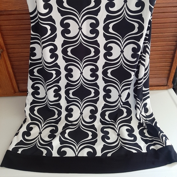 Black and white sleeveless dress - Picture 3 of 12